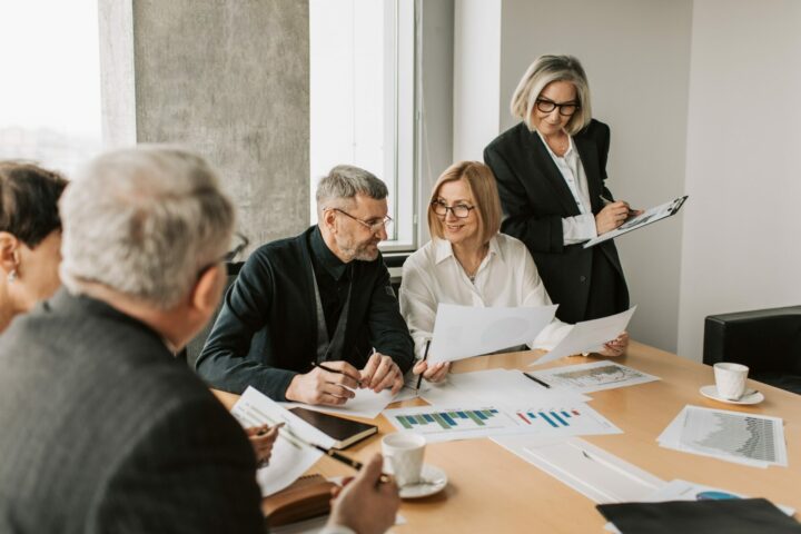 finance brokers discussing problem