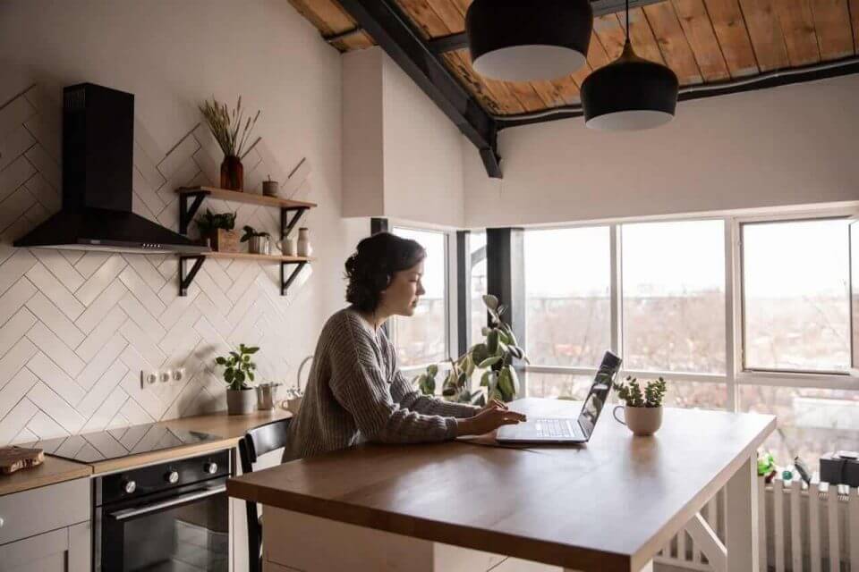 woman at laptop