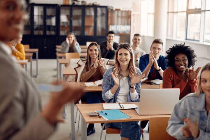 Classroom with 10 people and teacher